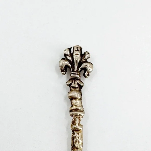 Silver ANTIQUE OLIVE FORK - FLEUR DE LIS​ - Picture 3 of 4
